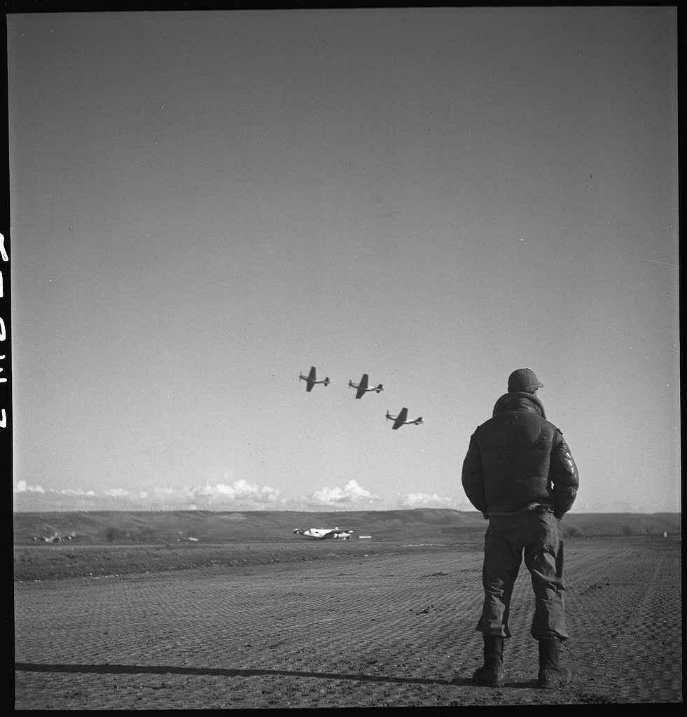Briefing in Italy, 1945